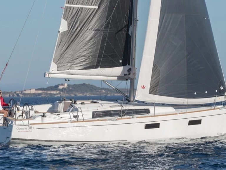 Yacht charter Pula - Bénéteau Oceanis 38.1 on SamBoat