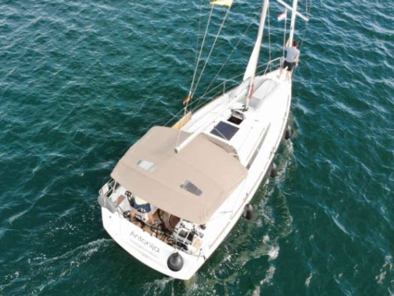 Yacht charter Punat - Jeanneau Sun Odyssey 349 on SamBoat