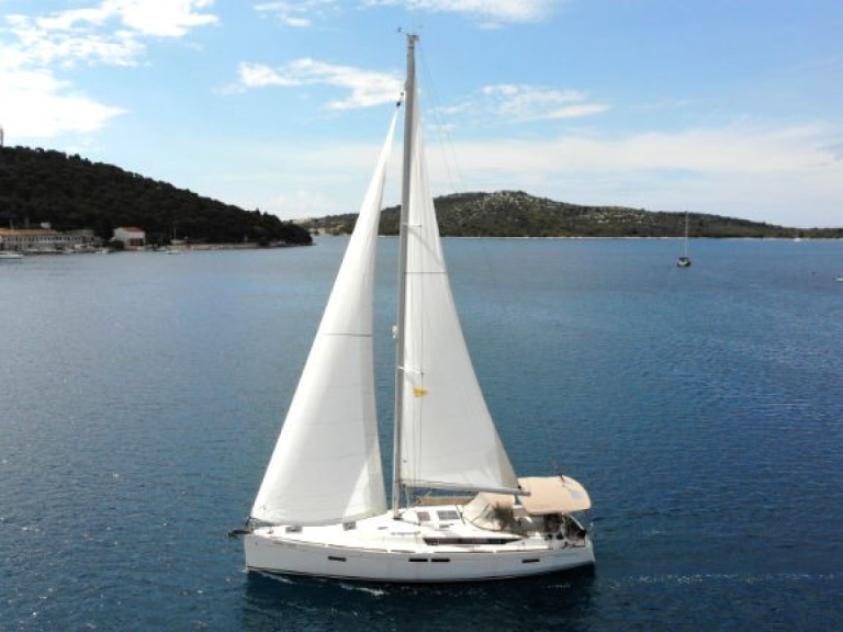 Sailboat to hire Rogoznica at the best price