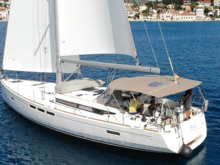 Hire Sailboat with or without skipper Jeanneau Rogoznica