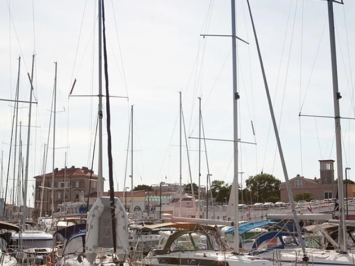 Charter a Bavaria Cruiser 34 Style in Zadar on Samboat