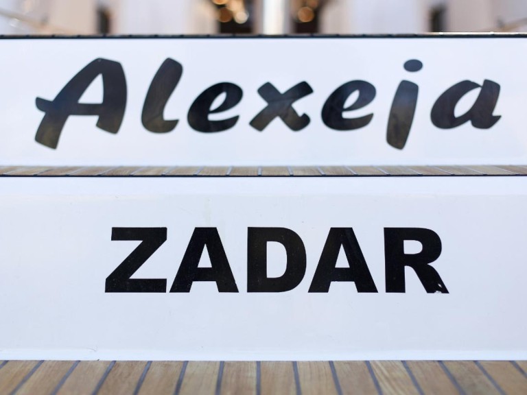 Hire Sailboat Bavaria with a boat licence