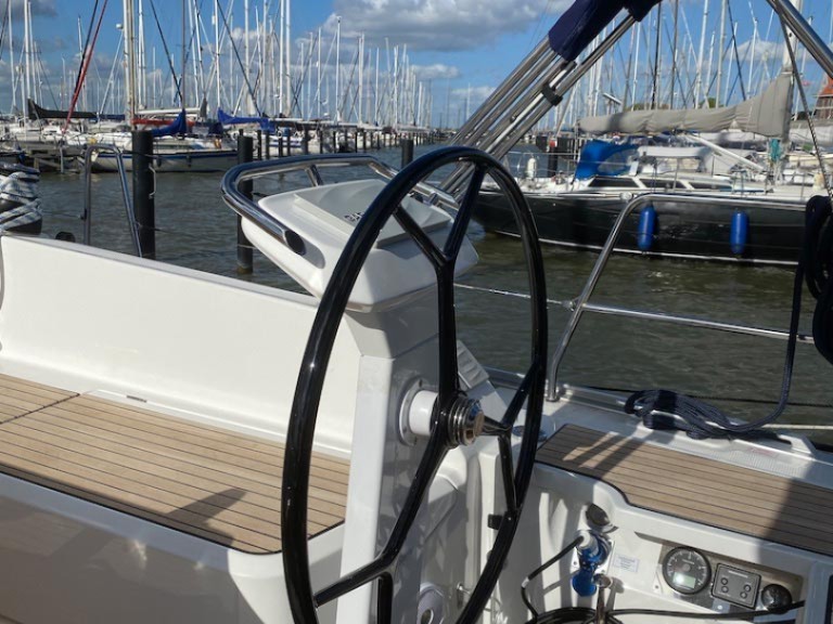 Yacht charter Lelystad - Bavaria Cruiser 46 on SamBoat