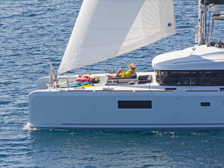 Catamaran to hire Alimos at the best price
