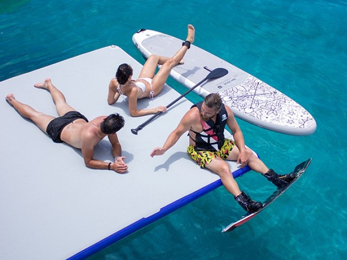 Catamaran to hire Alimos at the best price