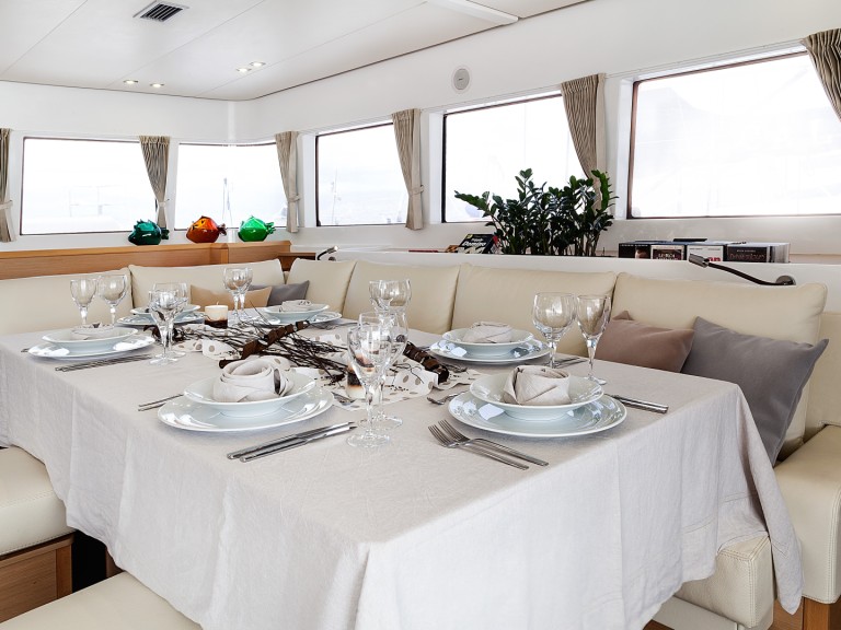 Charter a Lagoon Lagoon 620 in Alimos on Samboat