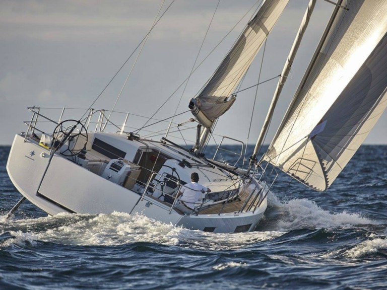 Hire Sailboat Jeanneau with a boat licence