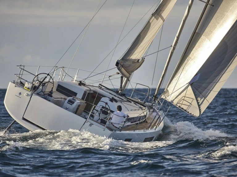 Hire Sailboat Jeanneau with a boat licence