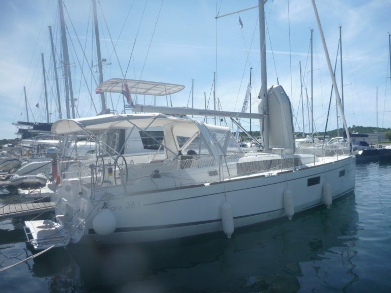 Bénéteau Oceanis 38 charter bareboat or skippered in  Šibenik