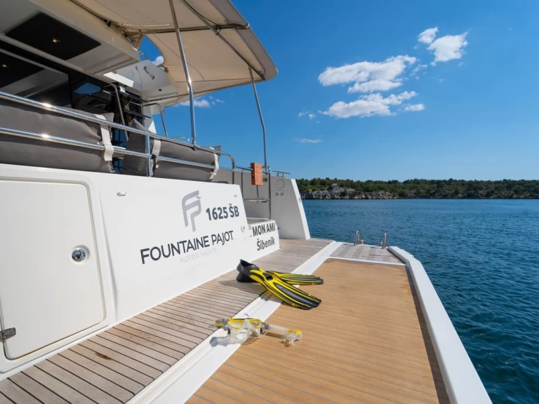 Motorboat to hire Šibenik at the best price