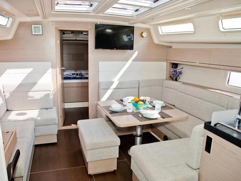 Charter a Hanse Hanse 458 in Pula on Samboat