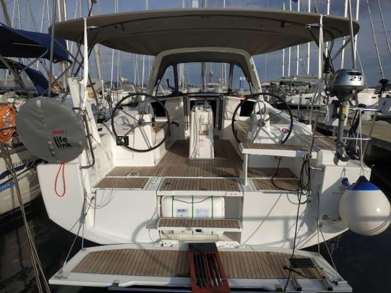 Hire Sailboat Bénéteau with a boat licence