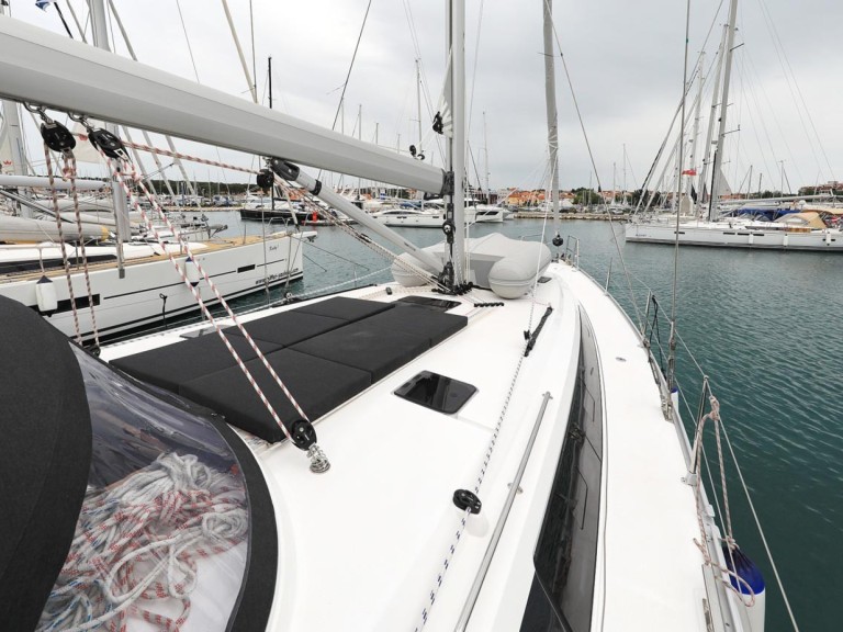 Hire Sailboat Bavaria with a boat licence