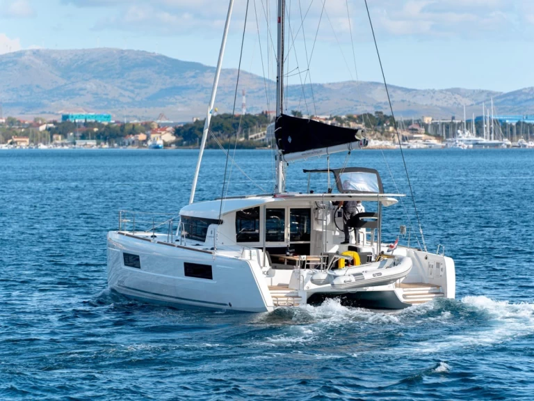Hire Catamaran Lagoon with a boat licence