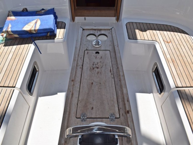 Charter a Bavaria Cruiser 46 in Zaton on Samboat