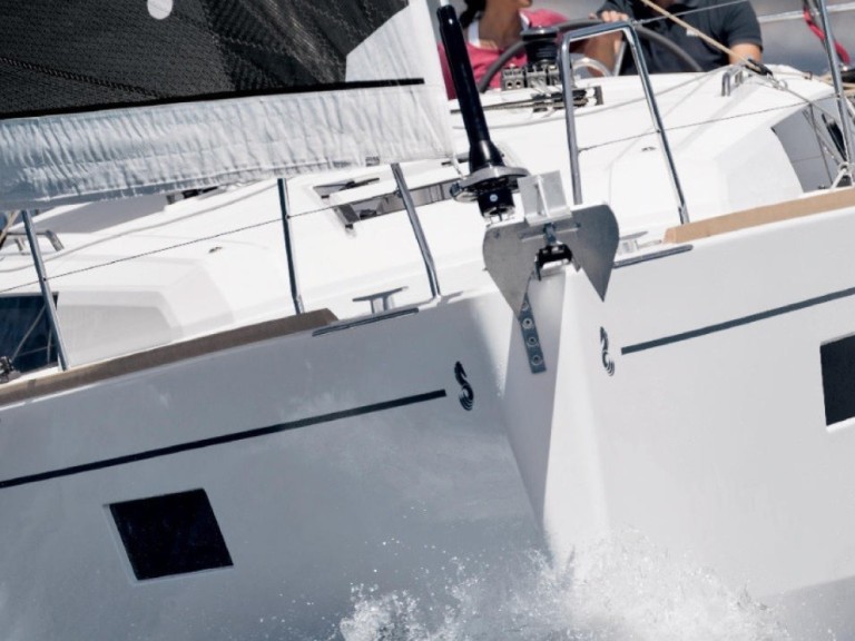 Hire a Bénéteau Oceanis 38.1 Zaton