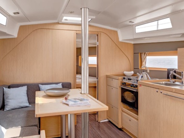 Yacht hire Zaton cheap Oceanis 38.1