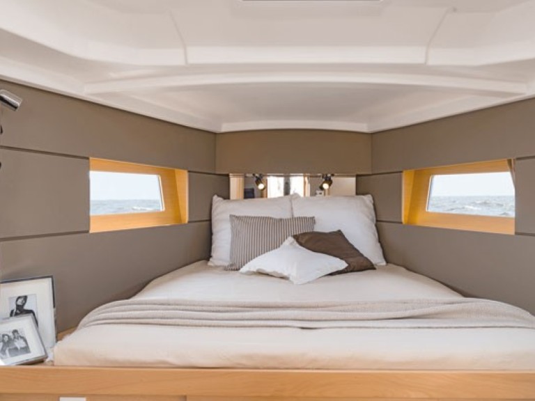 Sailboat hire in Zaton - Bénéteau Oceanis 38.1