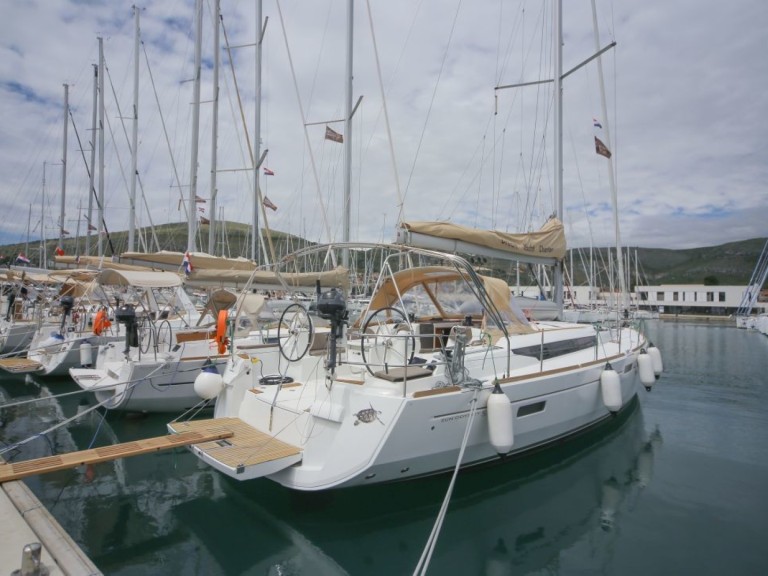Hire a Jeanneau Sun Odyssey 519 Seget Donji