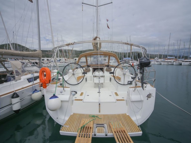 Sailboat hire in Seget Donji - Jeanneau Sun Odyssey 519