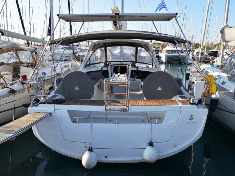 Sailboat hire in Lávrio - Bénéteau Oceanis 48