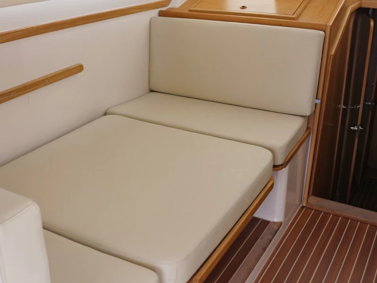 Motorboat to hire Sukošan at the best price