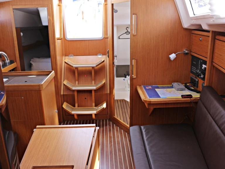 Sailboat to hire Sukošan at the best price