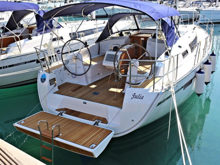 Sailboat hire in Sukošan - Bavaria Cruiser 37