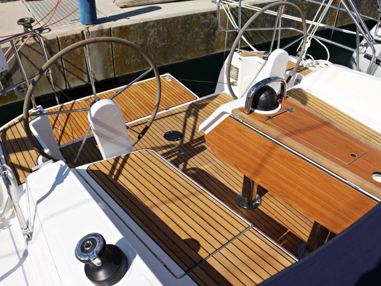 Sailboat to hire Sukošan at the best price