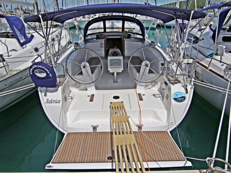 Sailboat to hire Sukošan at the best price