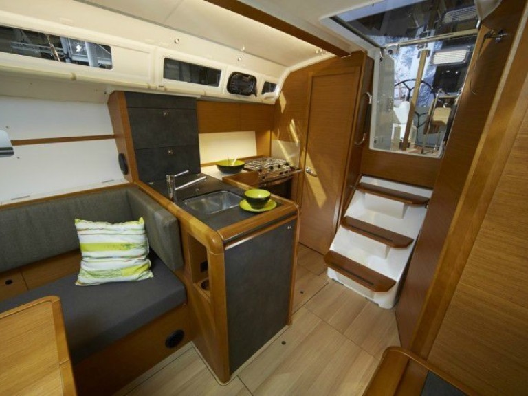 Hire Sailboat with or without skipper Jeanneau Volos