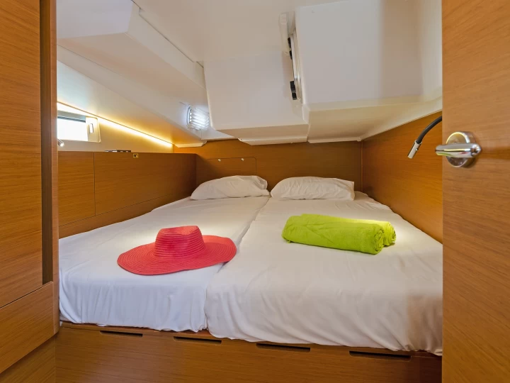 Hire Sailboat with or without skipper Jeanneau Rhodes (City)