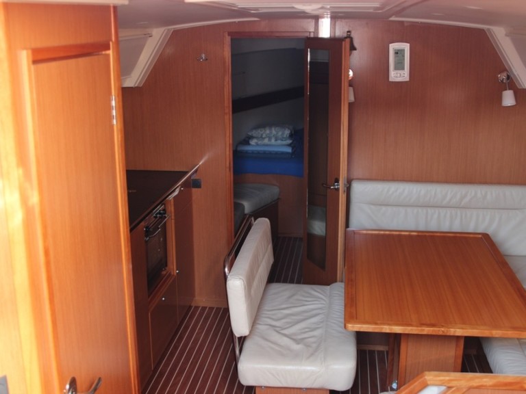 Charter a Bavaria Cruiser 40 in Vrsar on Samboat