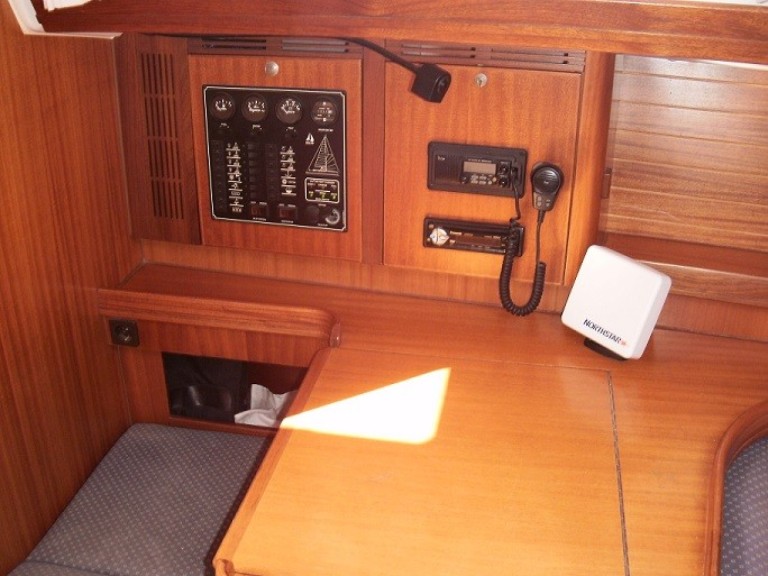 Hire Sailboat with or without skipper Elan Betina