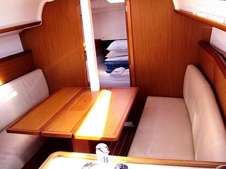 Hire Sailboat with or without skipper Jeanneau Betina