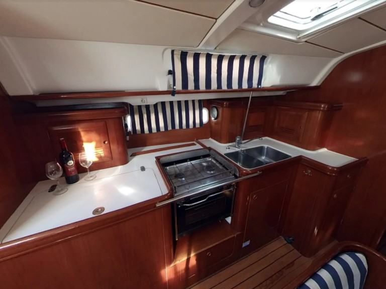 Hire Sailboat Bénéteau with a boat licence