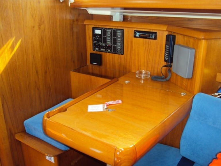 Hire Sailboat with or without skipper Jeanneau Betina