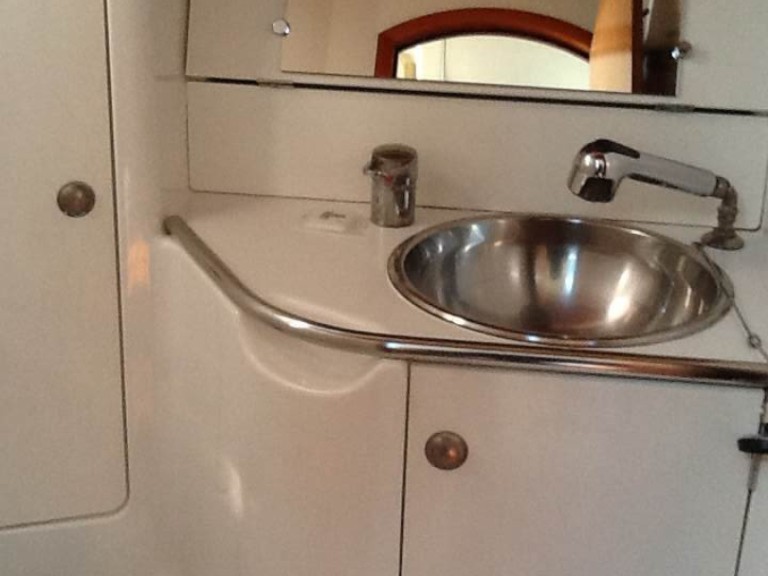 Sailboat to hire Betina at the best price