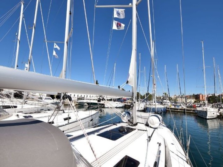 Sailboat to hire Zadar at the best price