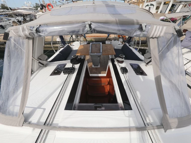 Sailboat hire in Zadar - Bénéteau Oceanis 41.1