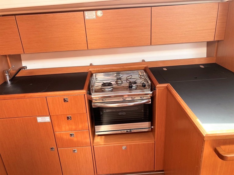 Hire Sailboat with or without skipper Bavaria Alimos