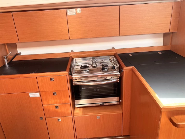 Hire Sailboat with or without skipper Bavaria Alimos