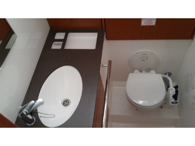 Hire a Bavaria Cruiser 46 Alimos