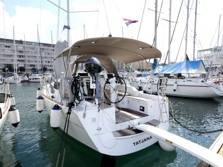Yacht charter Pula - Jeanneau Sun Odyssey 319 on SamBoat