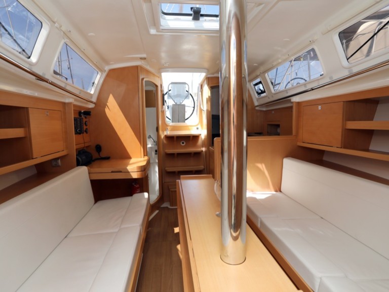 Sailboat hire in Pula - Jeanneau Sun Odyssey 319