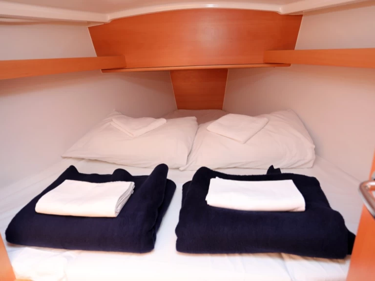 Hire Sailboat with or without skipper Jeanneau Pula