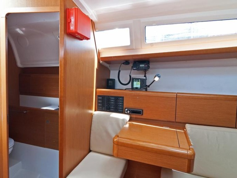 Yacht hire Split cheap Sun Odyssey 33i