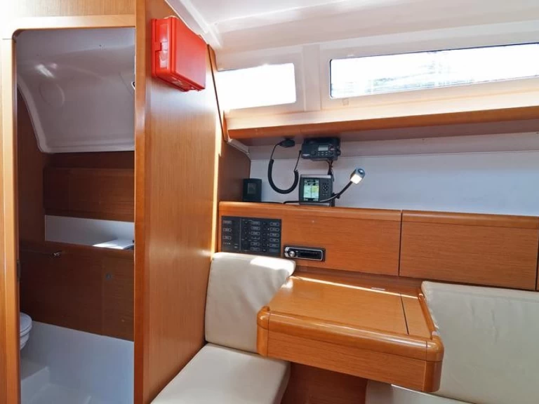 Yacht hire Split cheap Sun Odyssey 33i