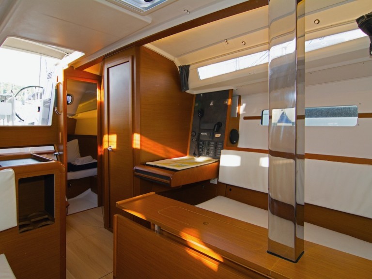 Charter a Jeanneau Sun Odyssey 349 in Split on Samboat