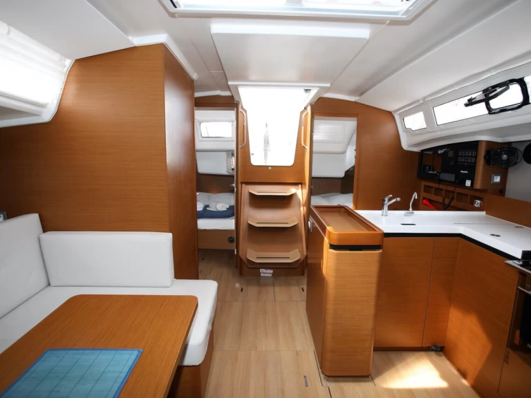 Sailboat to hire Pula at the best price